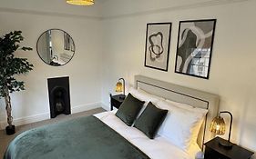 2 Kingsmead Square